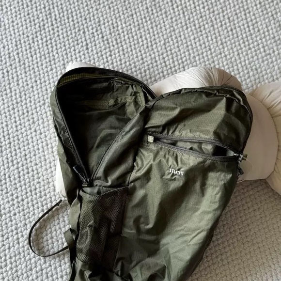 Mont-bell Pocketable Light Pack 15L olive main image 5